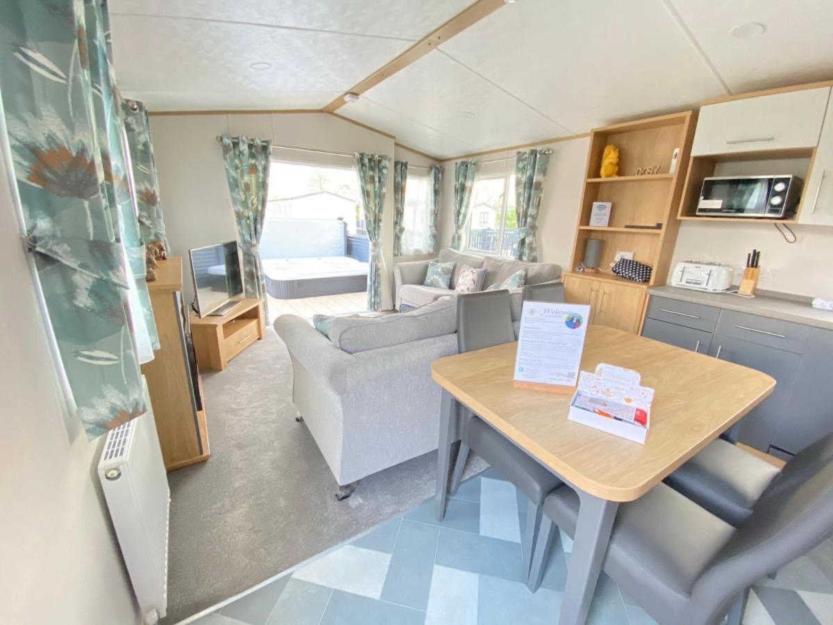 Villa Squirrels Nest - Hot Tub - Pet Friendly South Cerney Exterior foto
